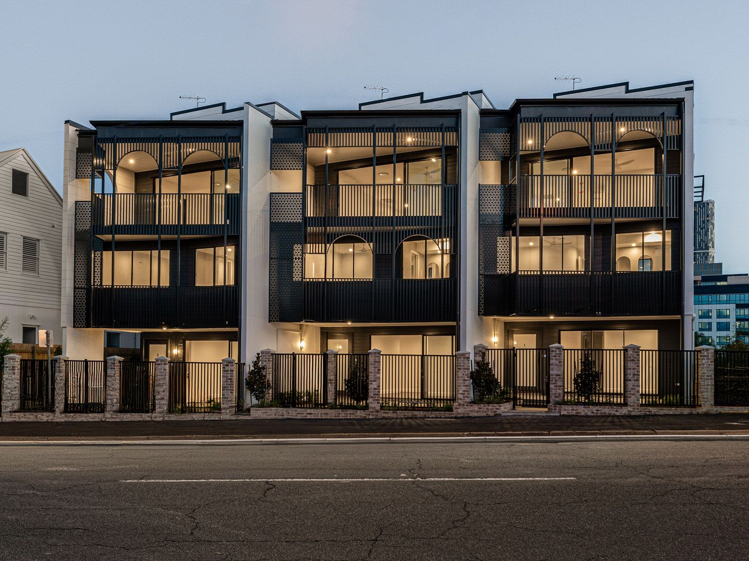 137-gregory-tce-spring-hill-luxury-apartments-modern-design-balconies