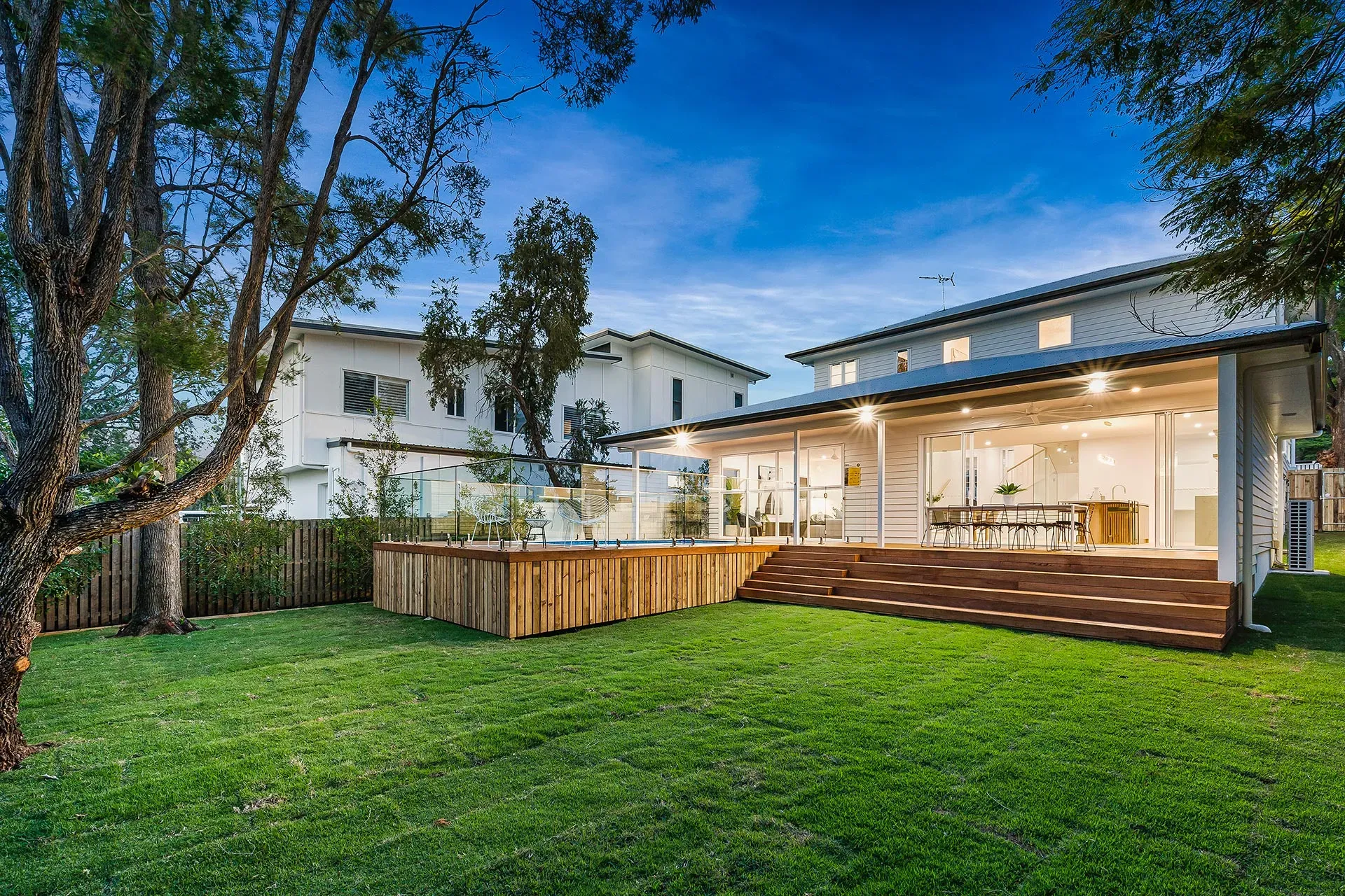 37-osterley-rd-yeronga-modern-exterior-spacious-backyard-entertaining-deck